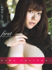藤崎里菜写真集「ｆｉｒｓｔ」【電子版だけの特典カット４２点つき！】
